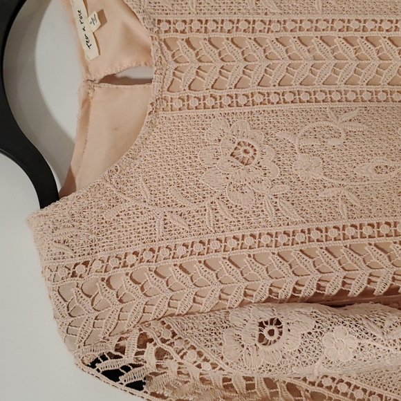 Tea n Rose rose crochet lacey overlay side zipper Small EUC - Picture 10 of 10